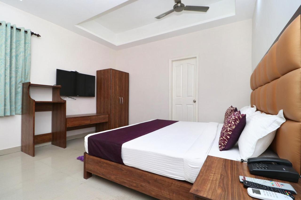 Oyo 14832 Hotel Rooftop Panchkula Exterior photo